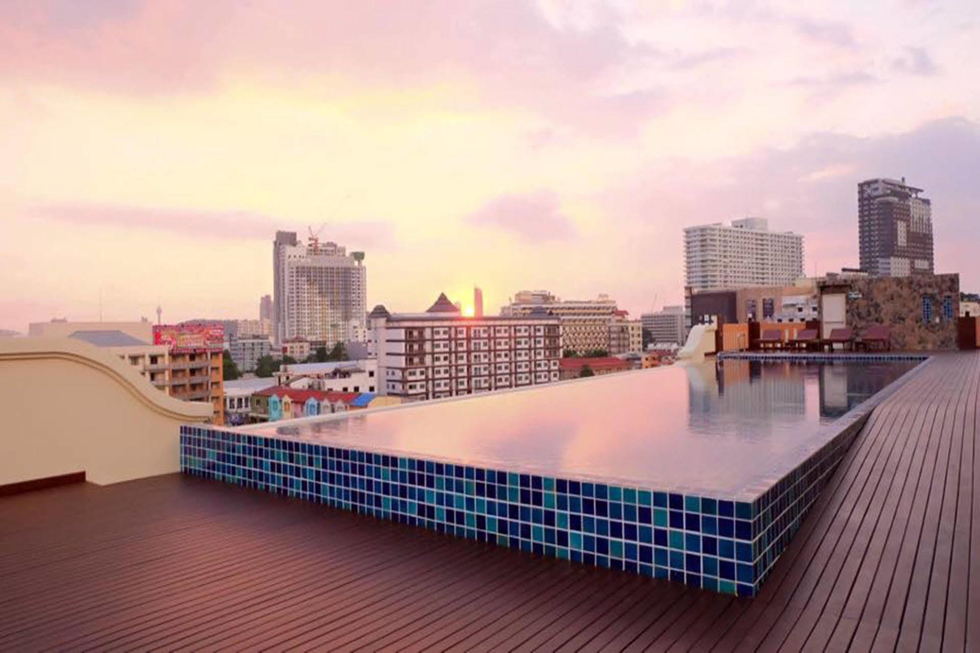 D Hotel Pattaya Εξωτερικό φωτογραφία