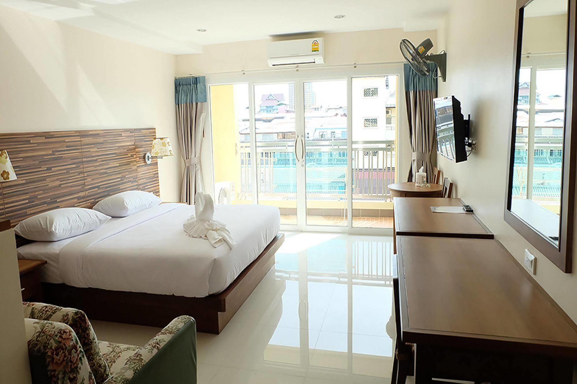 D Hotel Pattaya Εξωτερικό φωτογραφία
