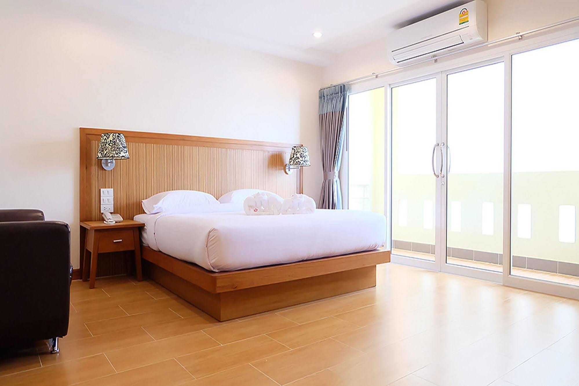 D Hotel Pattaya Εξωτερικό φωτογραφία