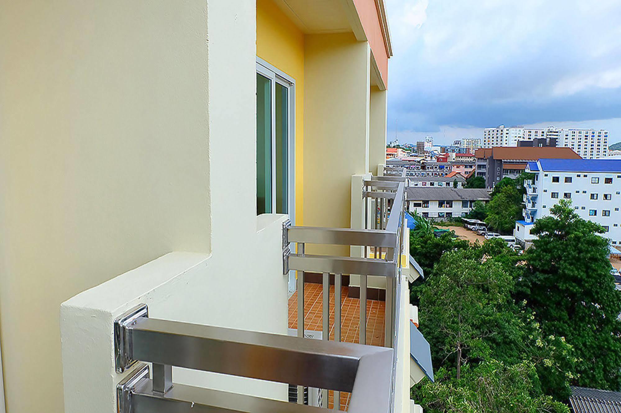 D Hotel Pattaya Εξωτερικό φωτογραφία
